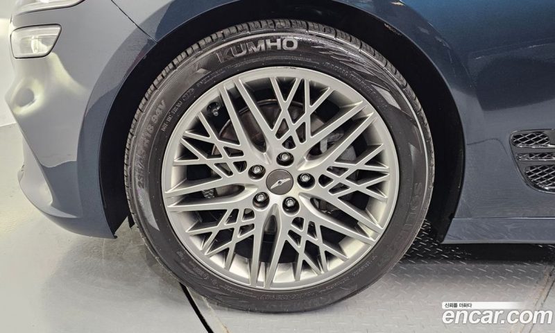 Genesis G70 Gasoline 2.0T 2WD