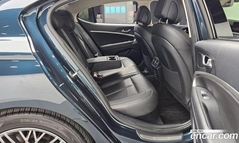Genesis G70 Gasoline 2.0T 2WD