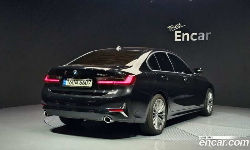 BMW 3-Series i320 Luxury