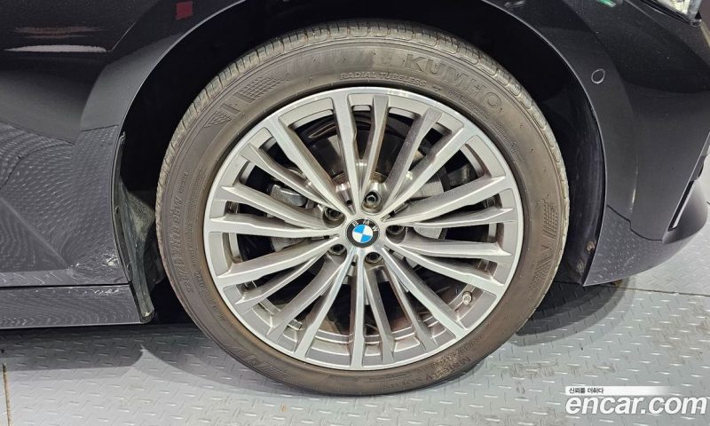 BMW 3-Series i320 Luxury