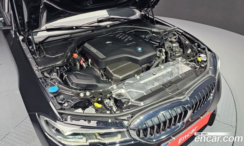 BMW 3-Series i320 Luxury