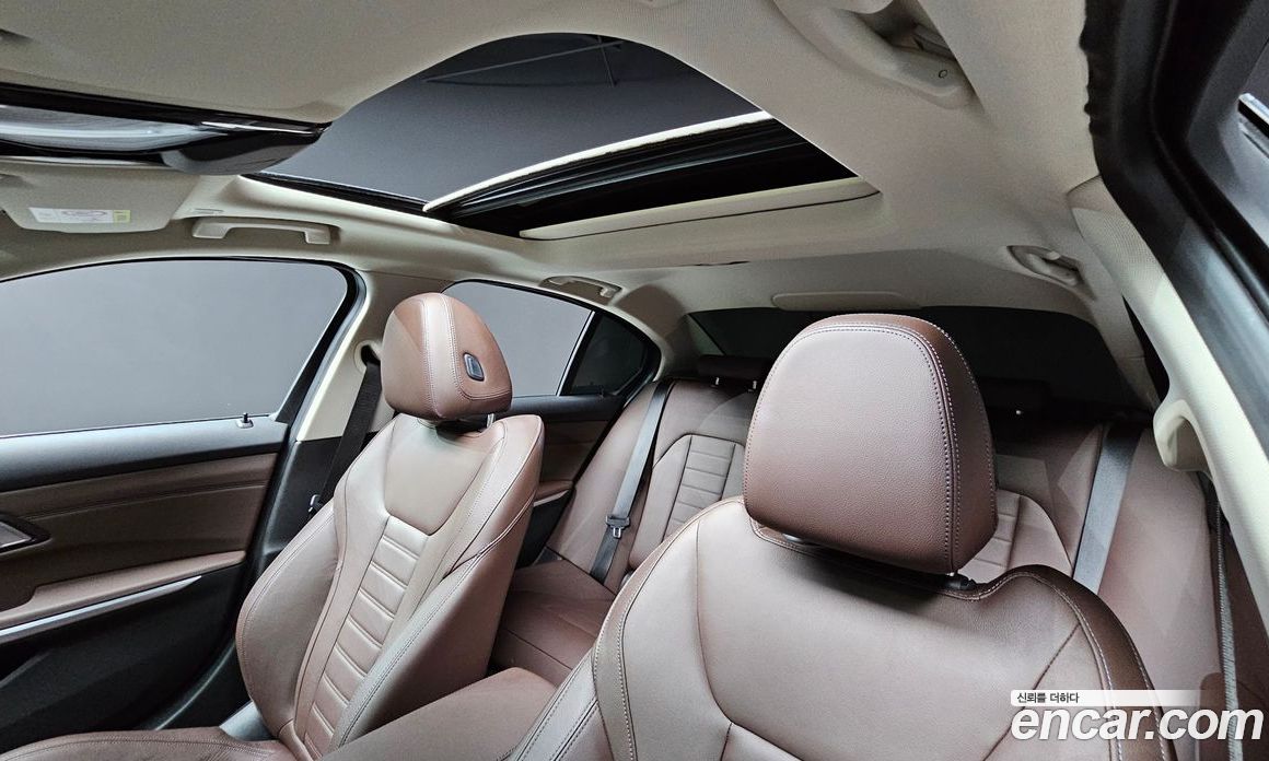 BMW 3-Series i320 Luxury