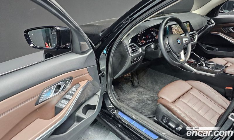 BMW 3-Series i320 Luxury