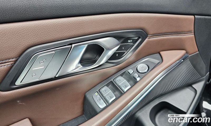 BMW 3-Series i320 Luxury