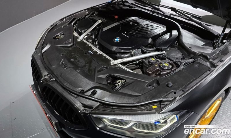 BMW 8-Series i840 xDrive Golden Thunder Edition