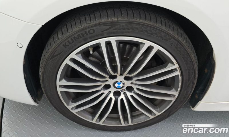 BMW 5-Series 520D xDrive M Sport Package Plus