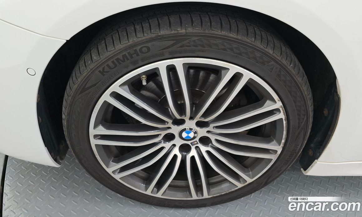 BMW 5-Series 520D xDrive M Sport Package Plus