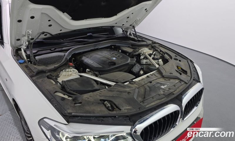 BMW 5-Series 520D xDrive M Sport Package Plus