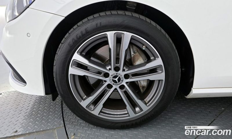 Mercedes Benz E-Class E350 4MATIC Avantgarde