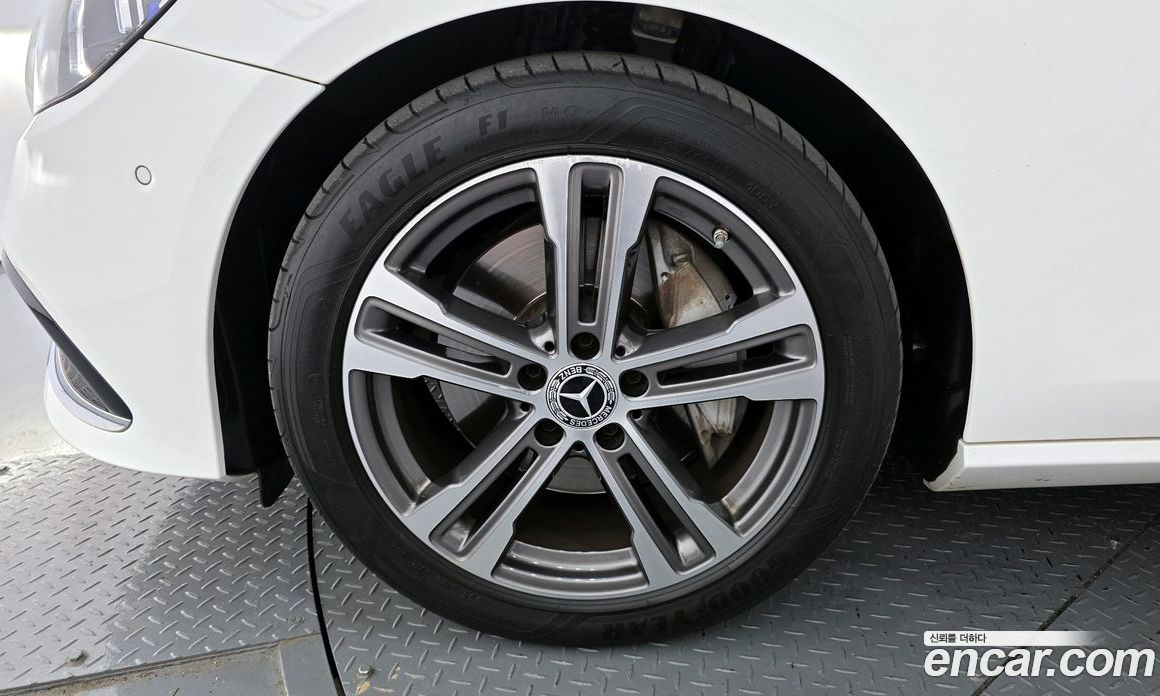 Mercedes Benz E-Class E350 4MATIC Avantgarde