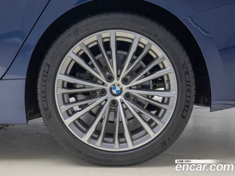 BMW 3-Series i320 Luxury