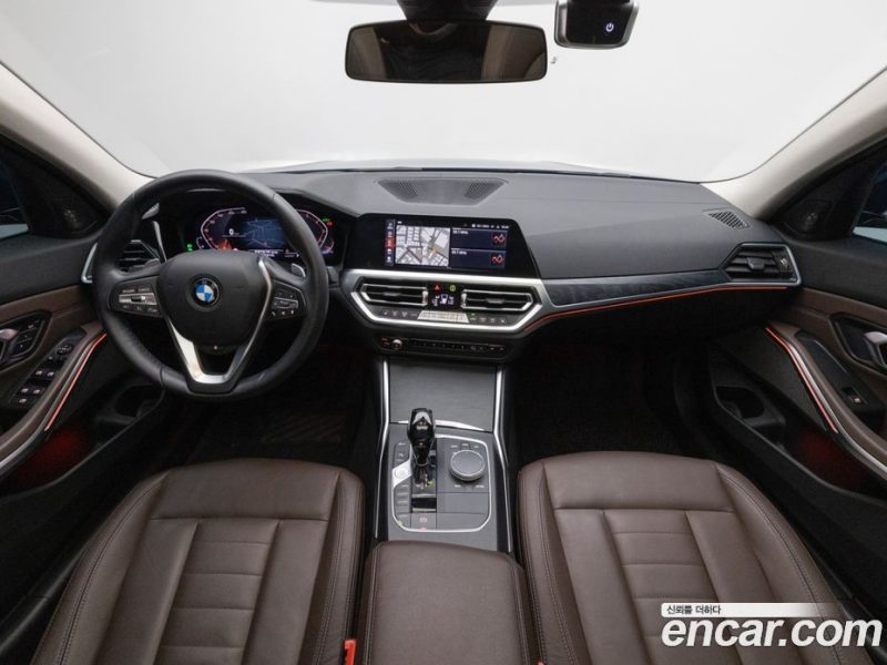 BMW 3-Series i320 Luxury