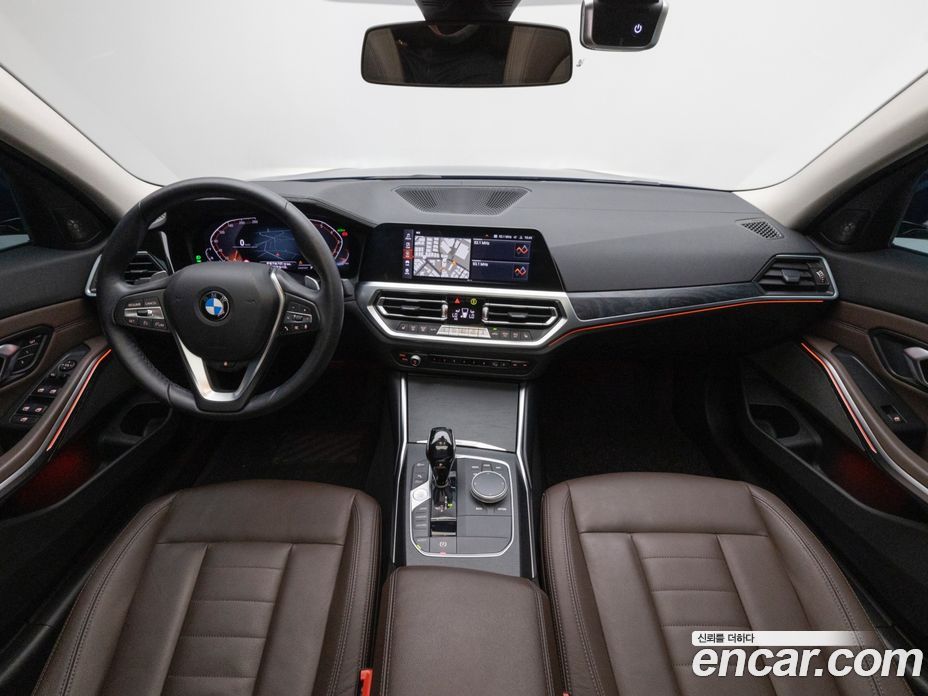 BMW 3-Series i320 Luxury
