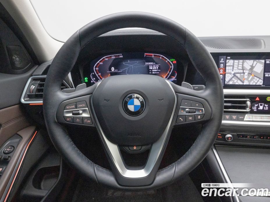 BMW 3-Series i320 Luxury