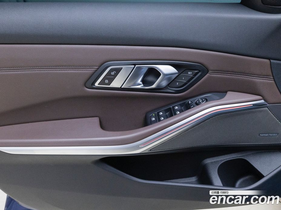 BMW 3-Series i320 Luxury
