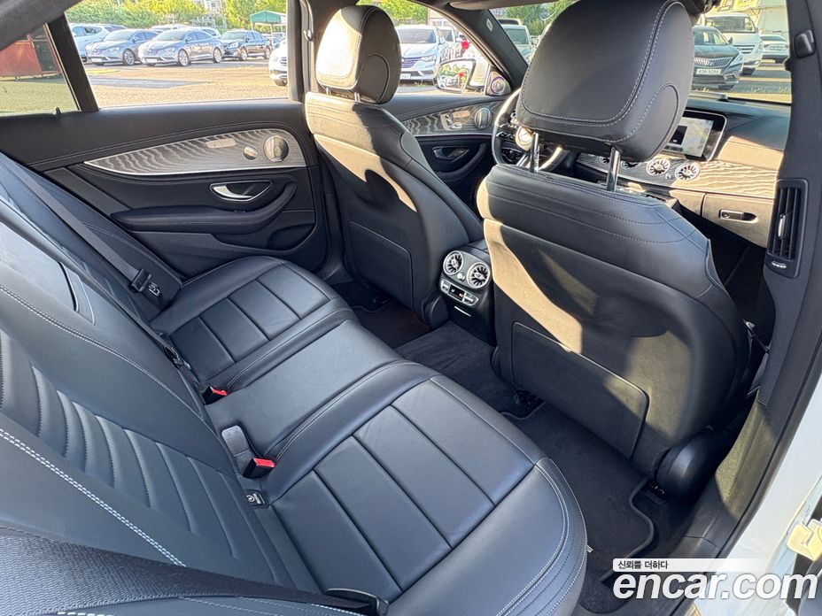 Mercedes Benz E-Class E350 4MATIC AMG Line