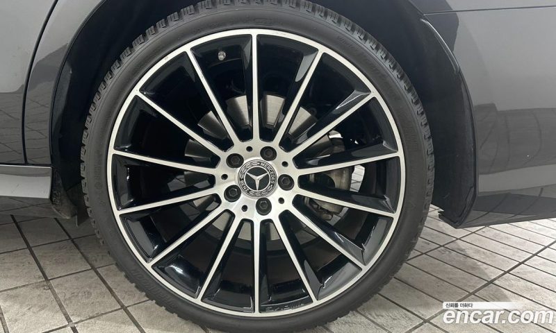 Mercedes Benz E-Class E350 4MATIC AMG Line