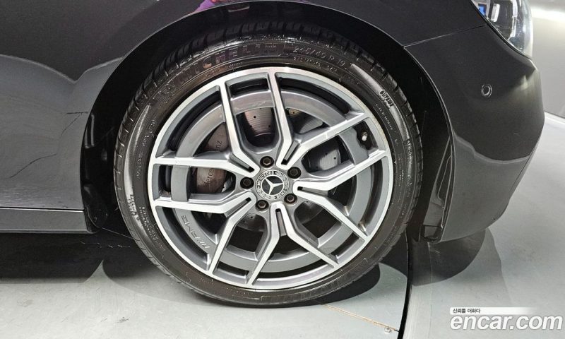 Mercedes Benz E-Class E220d 4MATIC AMG Line