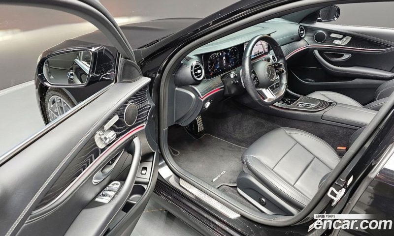Mercedes Benz E-Class E220d 4MATIC AMG Line