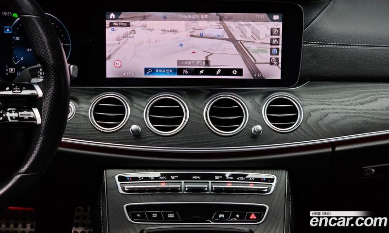 Mercedes Benz E-Class E220d 4MATIC AMG Line