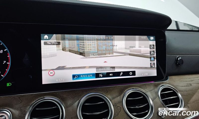 Mercedes Benz E-Class E250 Exclusive
