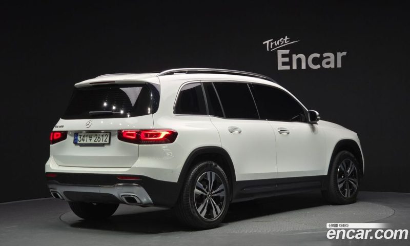 Mercedes Benz GLB-Class GLB220