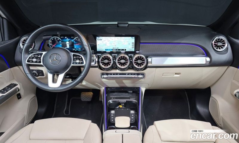 Mercedes Benz GLB-Class GLB220