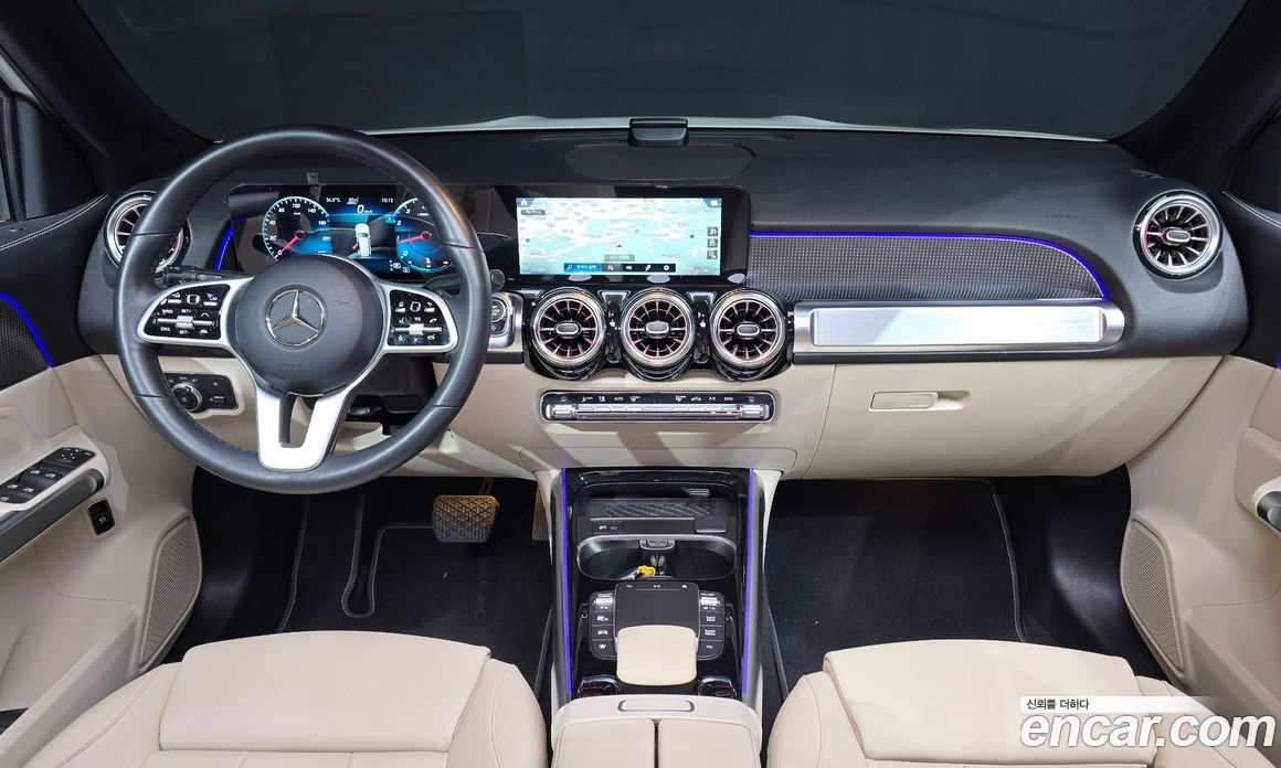 Mercedes Benz GLB-Class GLB220