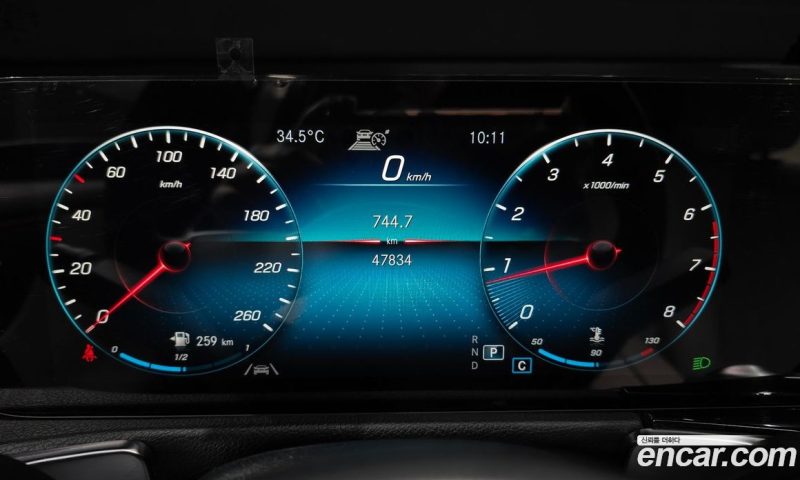 Mercedes Benz GLB-Class GLB220