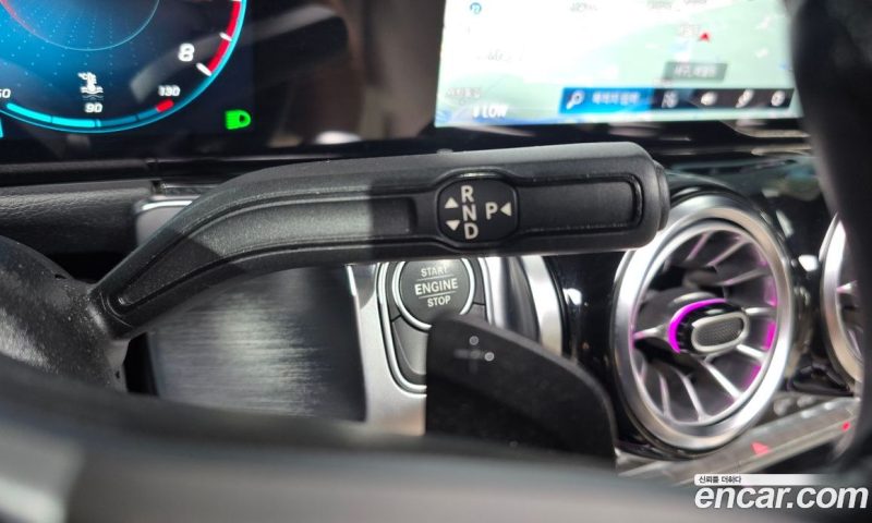 Mercedes Benz GLB-Class GLB220