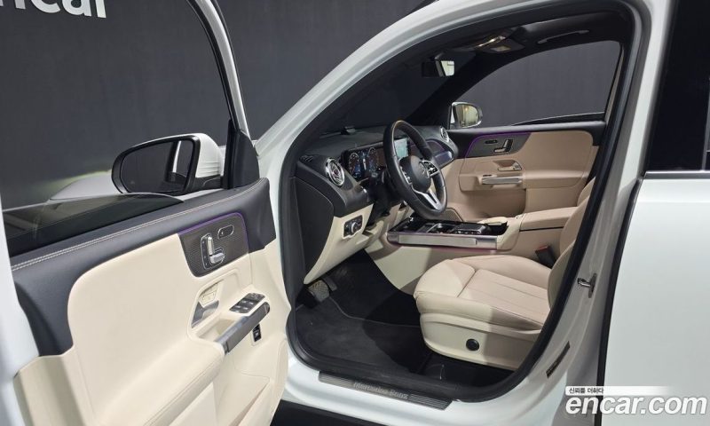 Mercedes Benz GLB-Class GLB220