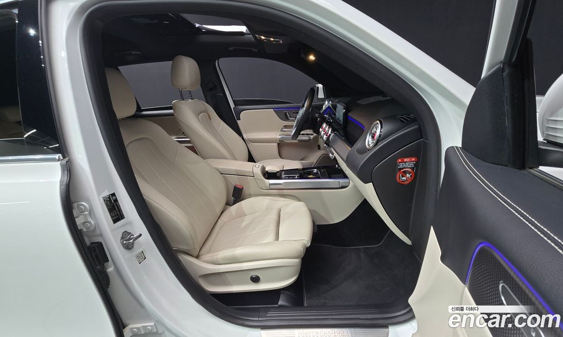 Mercedes Benz GLB-Class GLB220