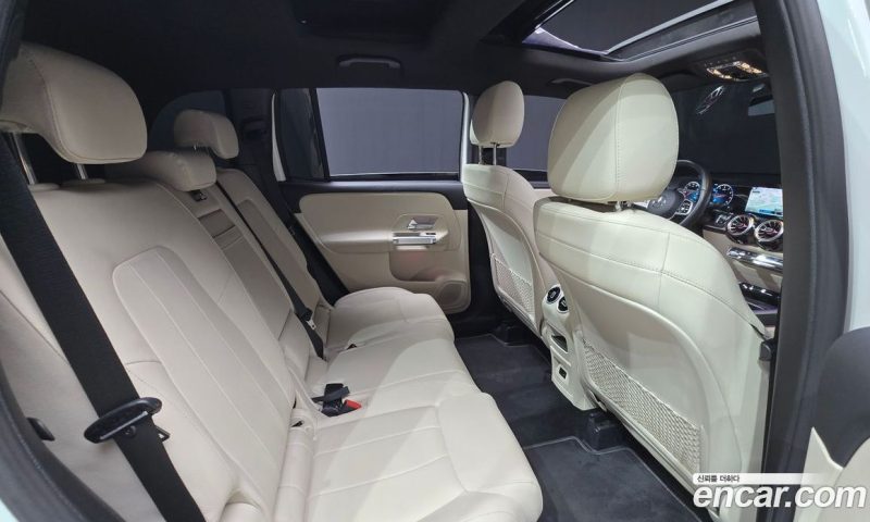Mercedes Benz GLB-Class GLB220