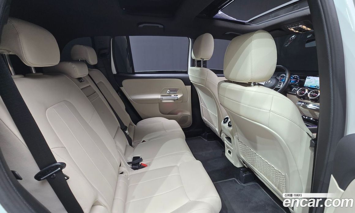Mercedes Benz GLB-Class GLB220