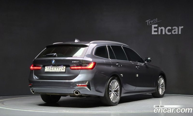 BMW 3-Series i320 Touring Luxury