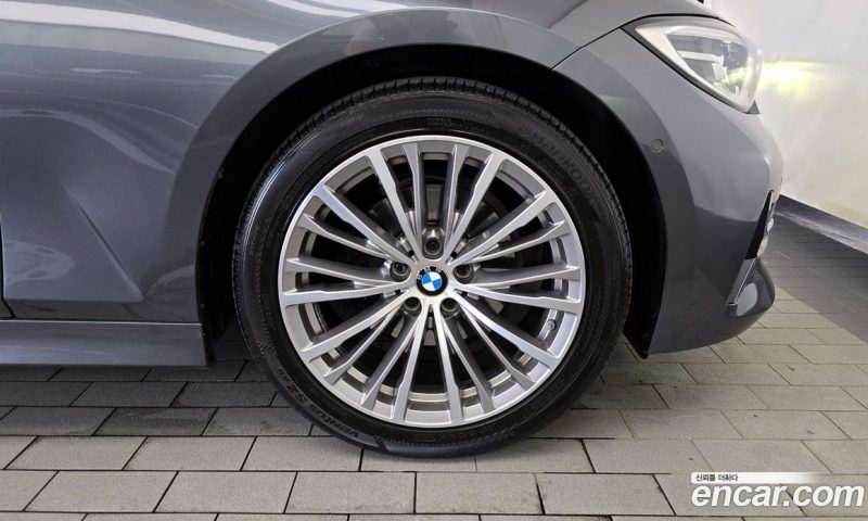 BMW 3-Series i320 Touring Luxury