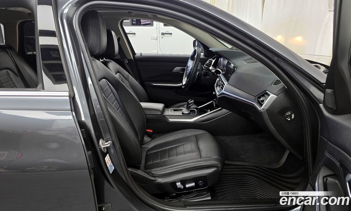 BMW 3-Series i320 Touring Luxury