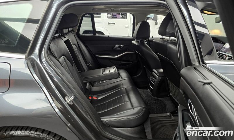 BMW 3-Series i320 Touring Luxury