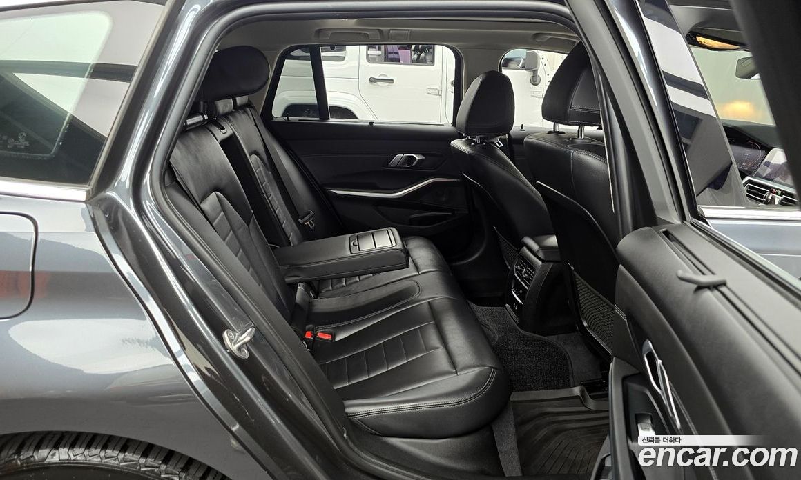 BMW 3-Series i320 Touring Luxury