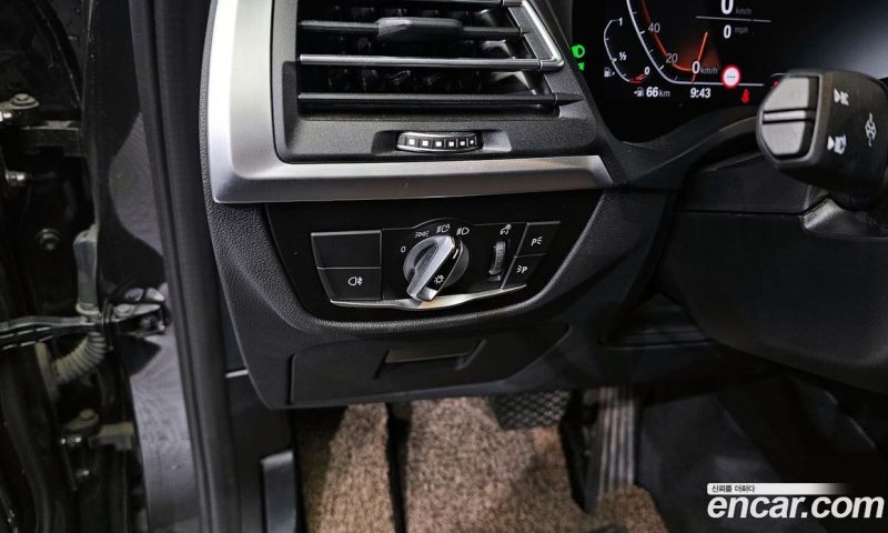 BMW X3 xDrive i20