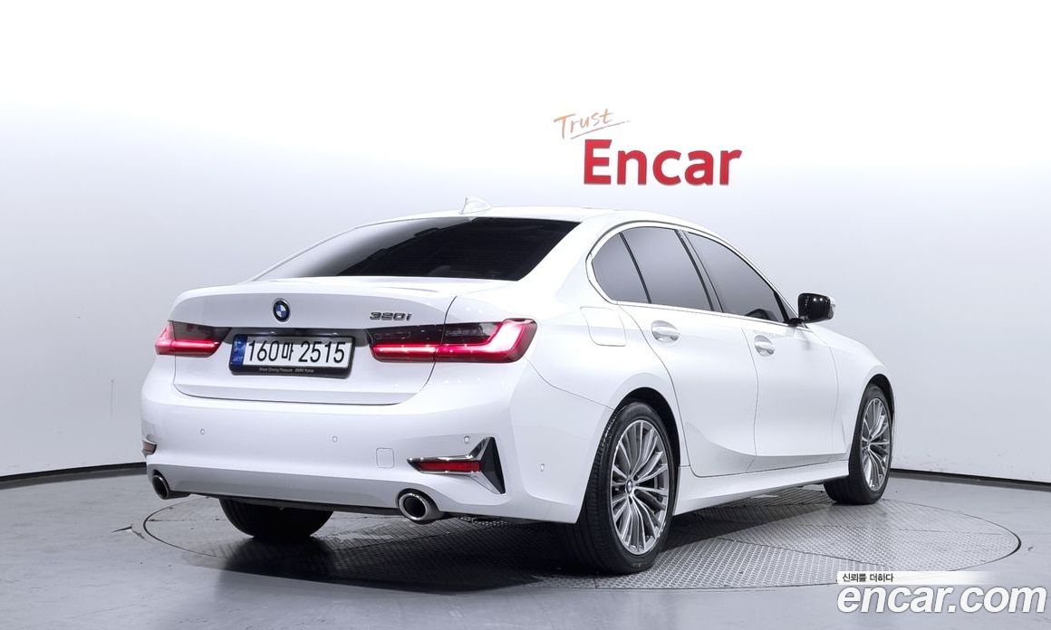 BMW 3-Series i320 Luxury