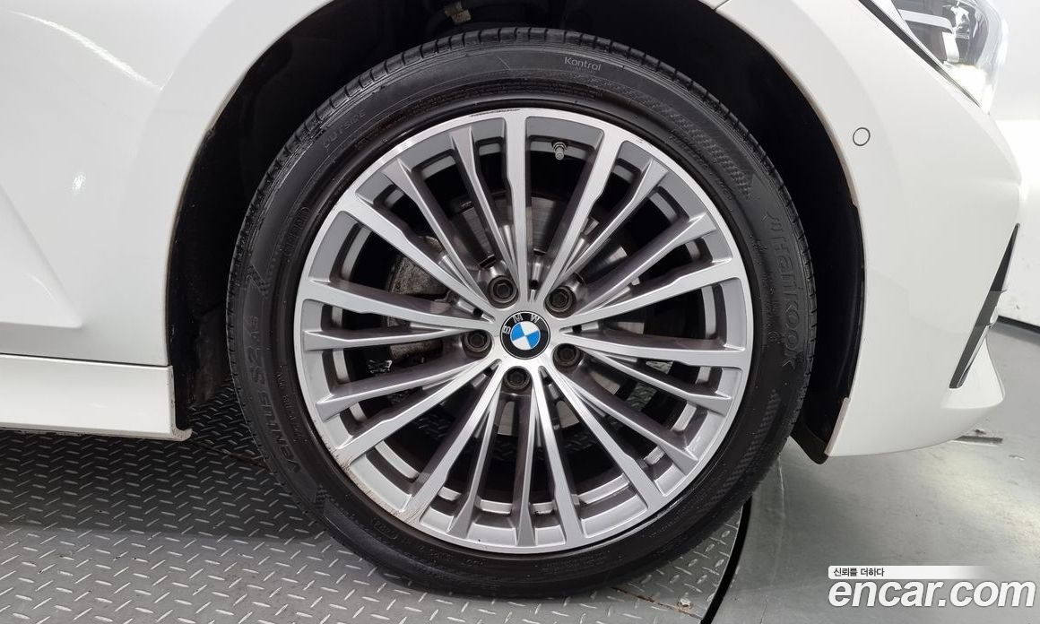BMW 3-Series i320 Luxury