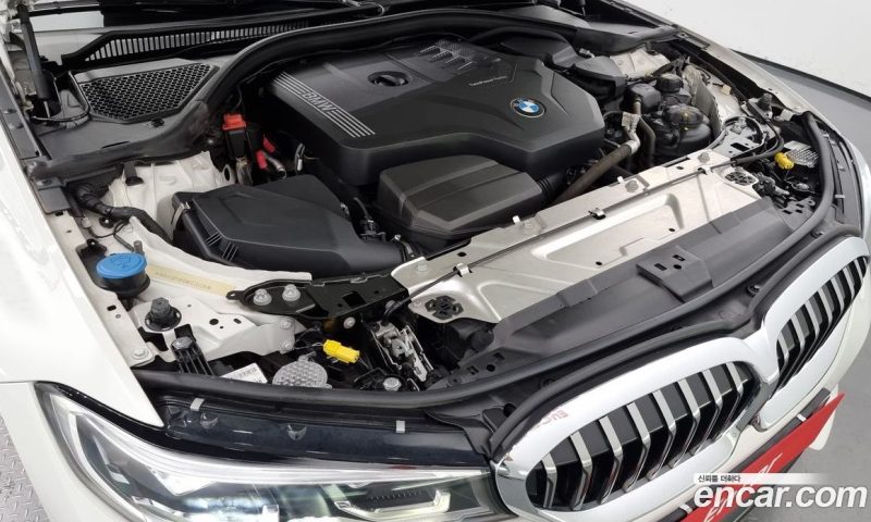 BMW 3-Series i320 Luxury