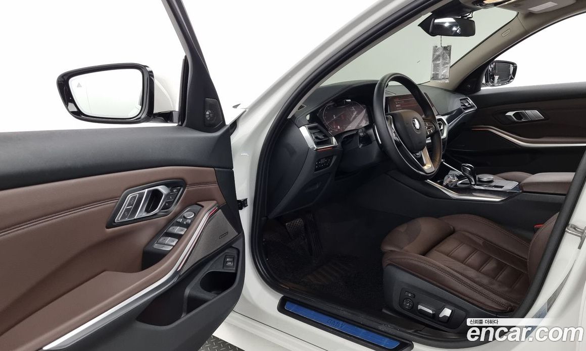 BMW 3-Series i320 Luxury