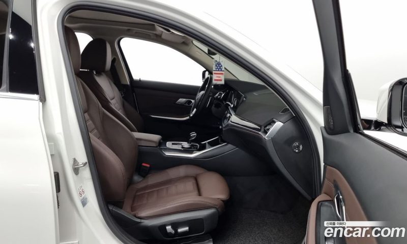 BMW 3-Series i320 Luxury