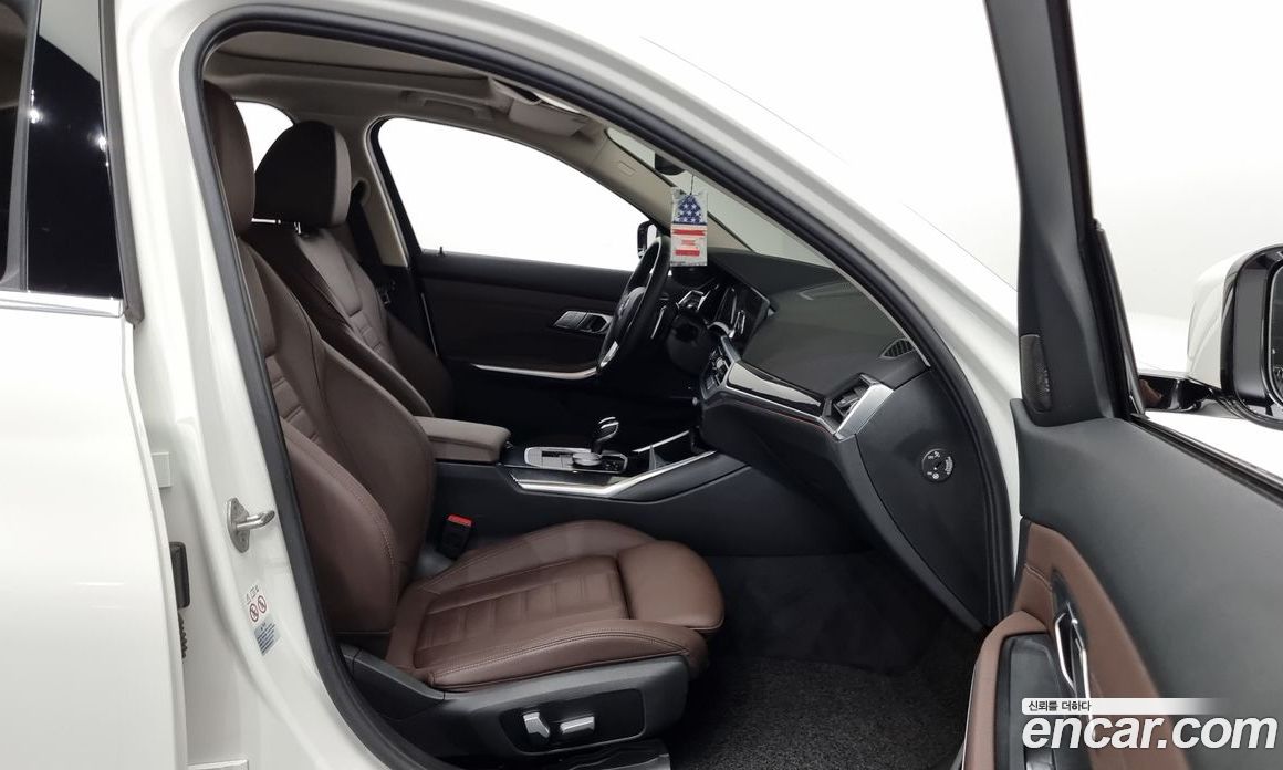 BMW 3-Series i320 Luxury