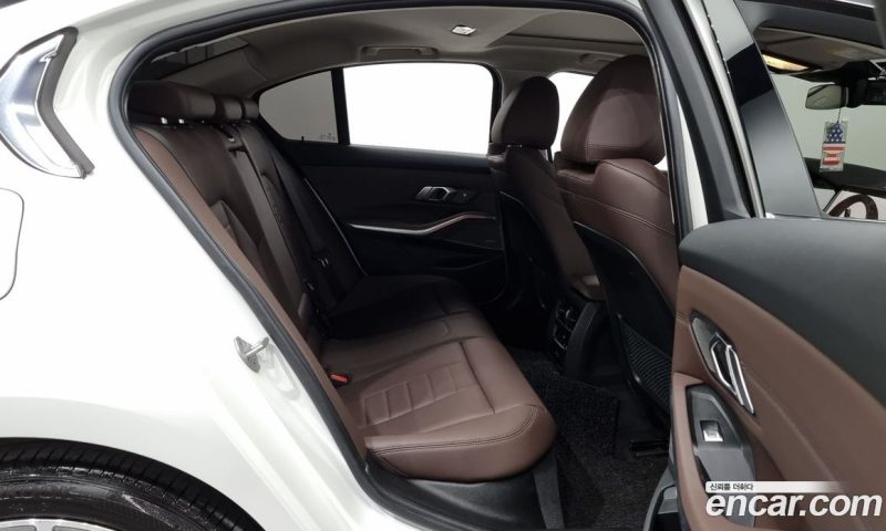 BMW 3-Series i320 Luxury
