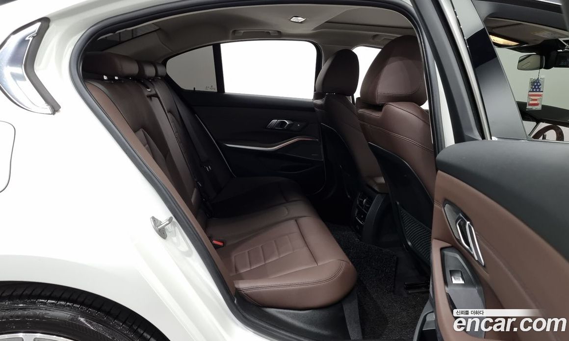 BMW 3-Series i320 Luxury