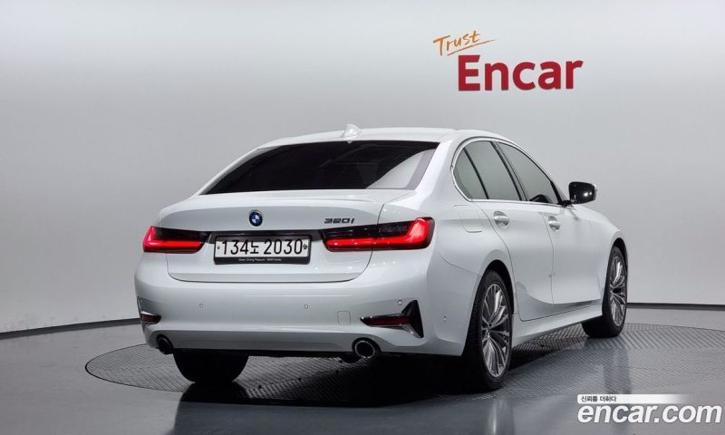 BMW 3-Series i320 Luxury