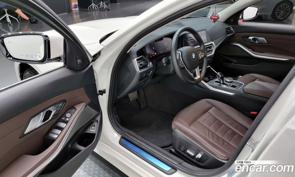 BMW 3-Series i320 Luxury
